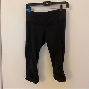 Lululemon Cropped Leggings: Black Size 4